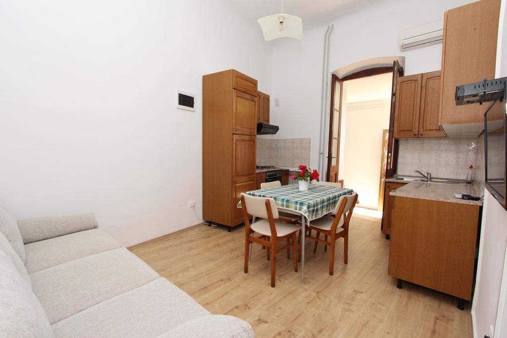 Apartment Riki Ровинь Экстерьер фото